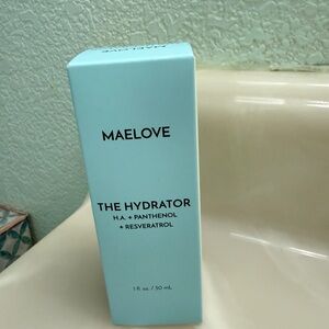 MAELOVE The Hydrator - Hyaluronic Acid, Resveratrol & Panthenol (B5)